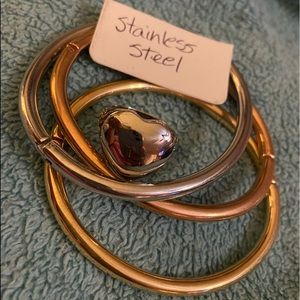 Stainless steel quad with ring.